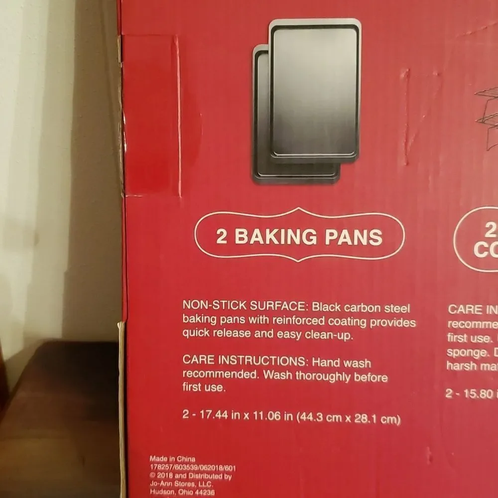 New in Box 16 Piece Baking Set